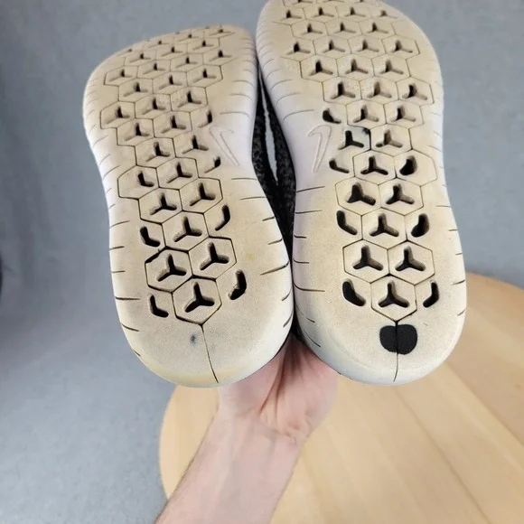 Nike Free RN Flyknit 2018 Oreo Black White Running Shoes 942839-101 Womens 8 - Picture 9 of 12